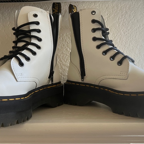 DR. MARTENS Jadon Smooth Leather Platform Boots 36 - Picture 9 of 11